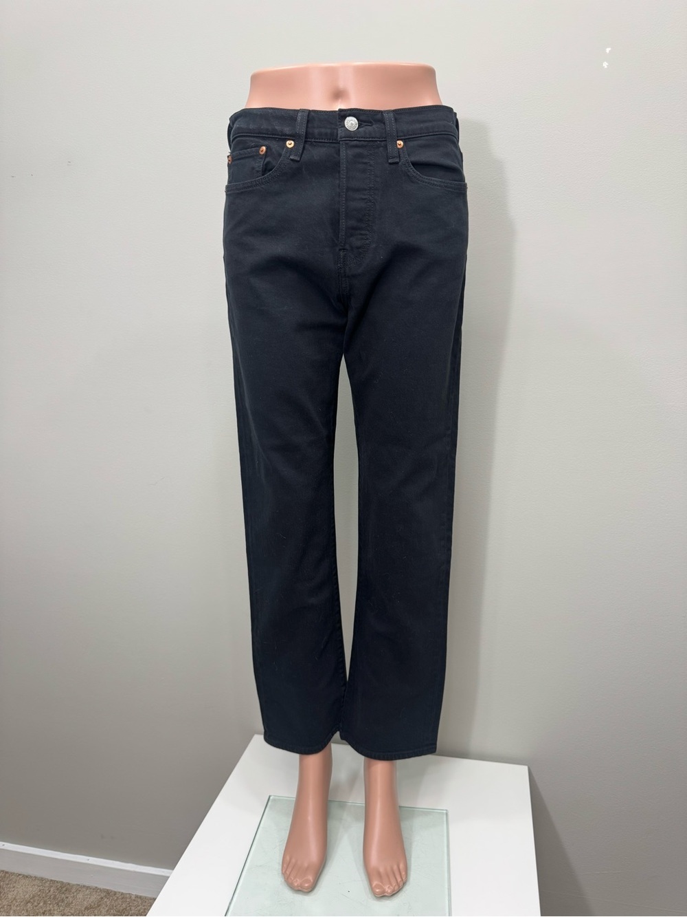 LEVI’S Wedgie Straight Black High Rise Jeans Size 28 Ankle Cropped Denim
